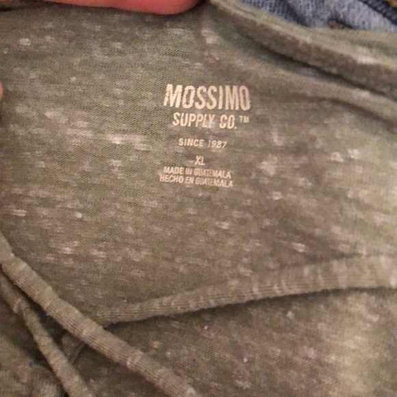 Green shirt - Picture 2 of 2